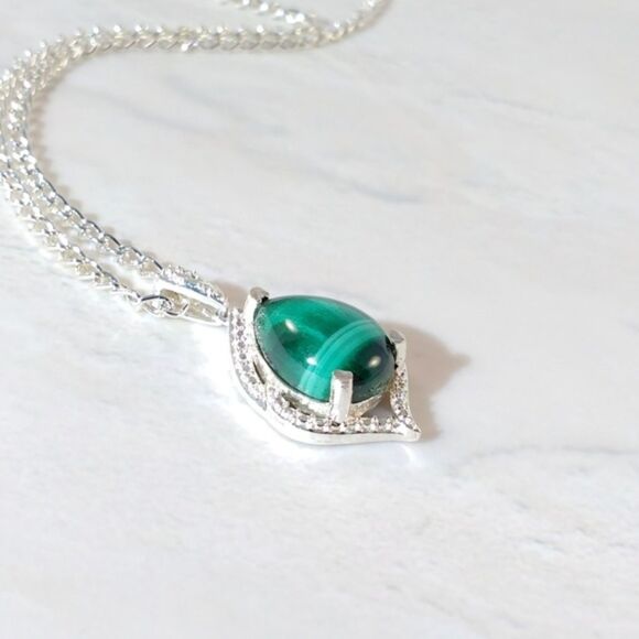 Malachite Pendant Necklace 18" Chain - Picture 4 of 8